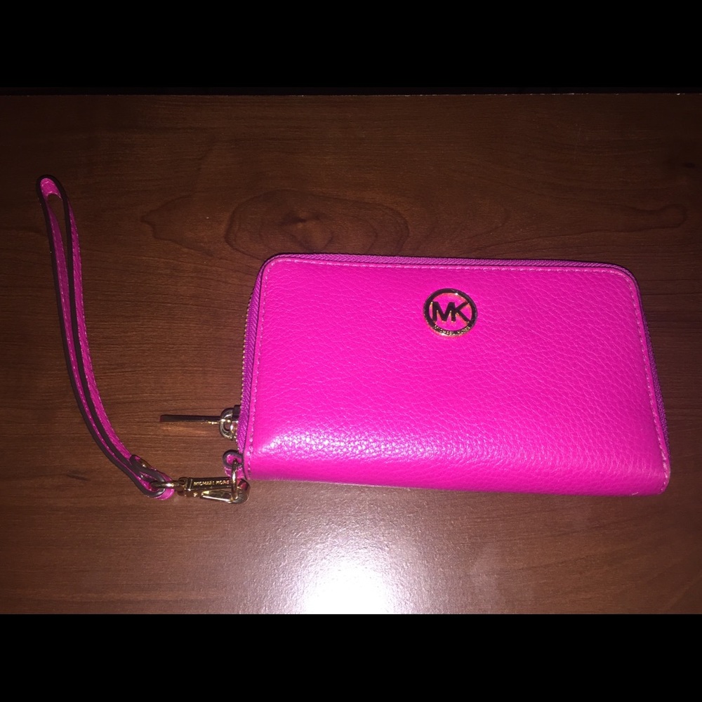 Michael Kors wallet/wristlet/phone holder